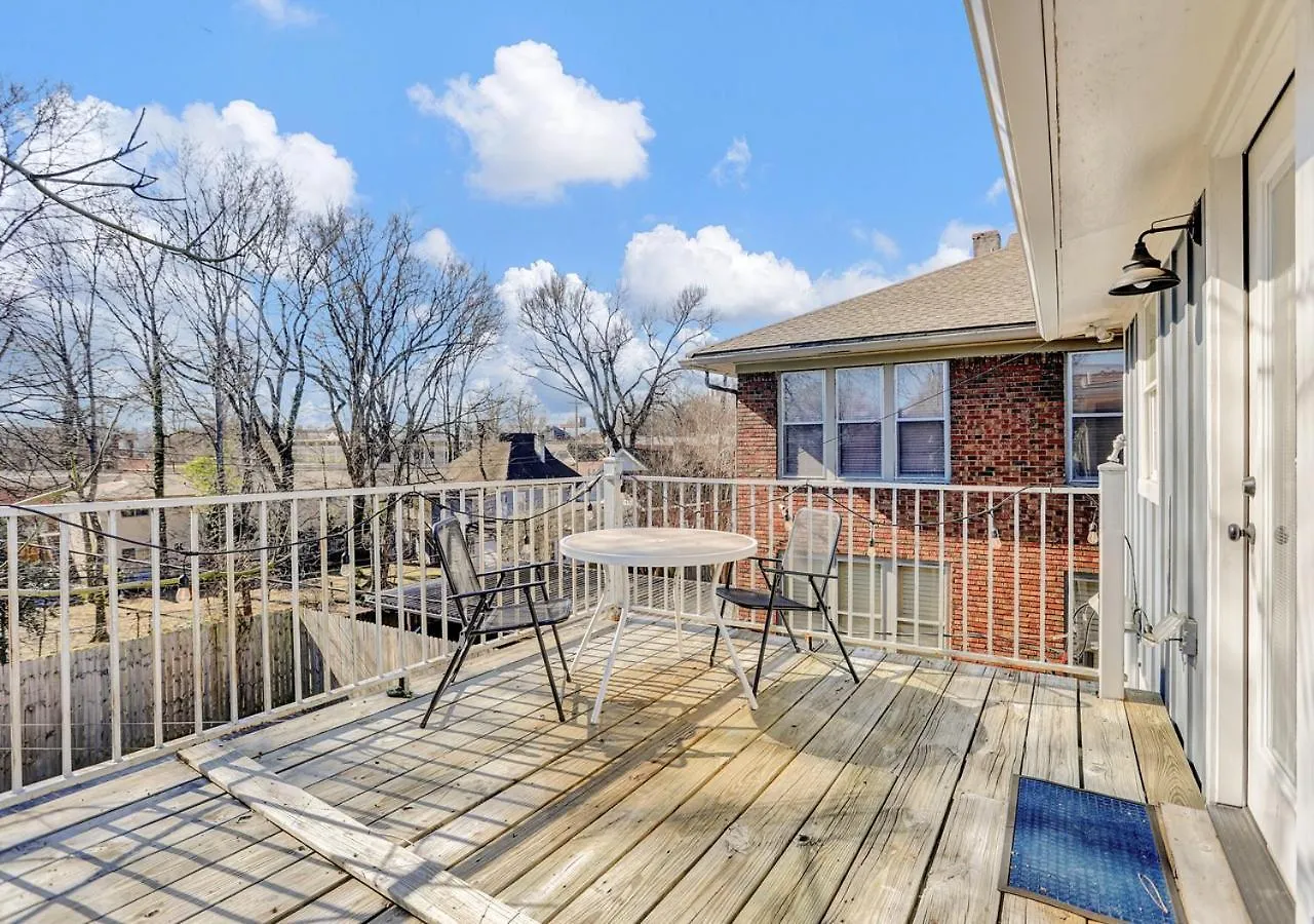 12 Minutes To Elvis, Classic 1900S Revitalized Memphis Apartament